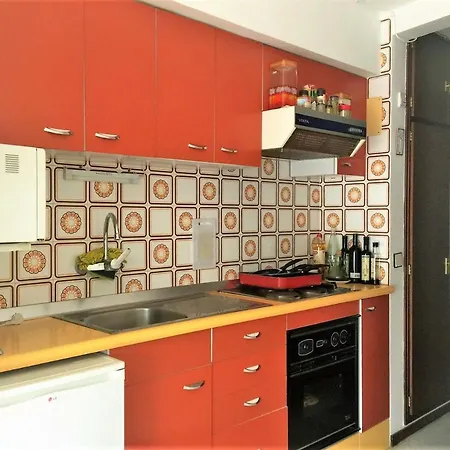 Medes Park I 5-1 Apartment *