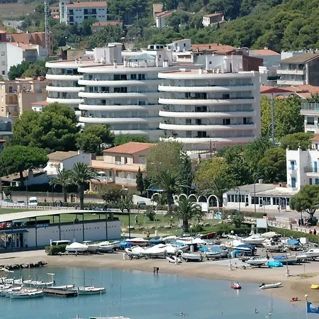 Medes Park I 5-1 Apartment *